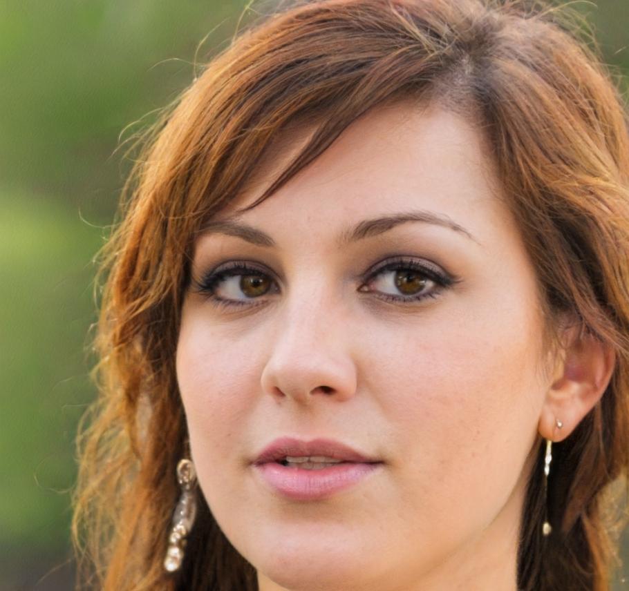 Retrato profesional de Elena Rossi, productora musical y educadora